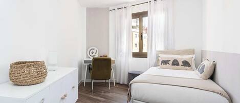 3 chambres, fer et planche à repasser, Wi-Fi gratuit, draps fournis