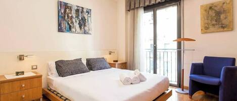 3 bedrooms, iron/ironing board, travel crib, free WiFi