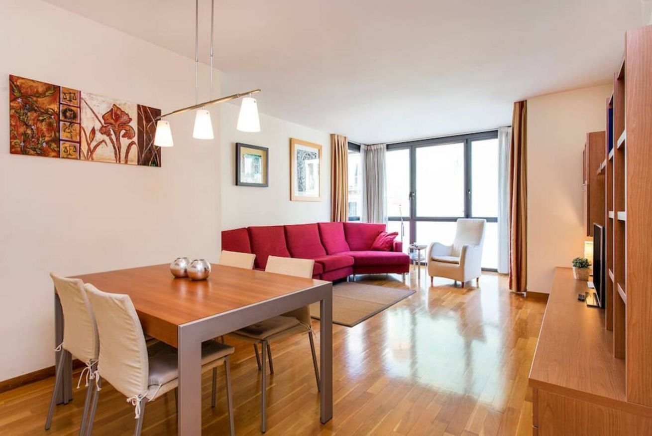 Een televisie en een kantoor