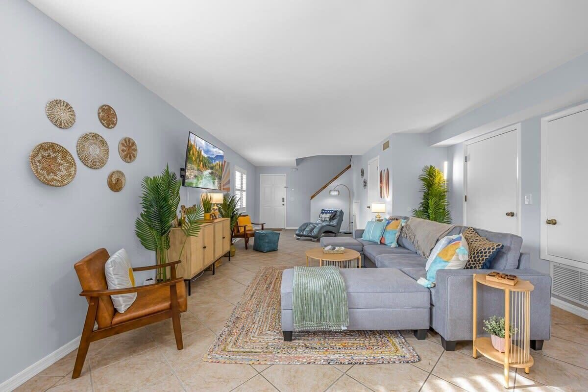 TV, bøker og kontorer