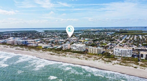 Downtown Cocoa Beach Townhome- Walk to Everything!