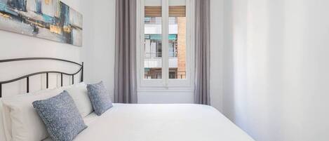 3 makuuhuonetta, silitysrauta/-lauta, vauvan matkasänky, ilmainen Wi-Fi