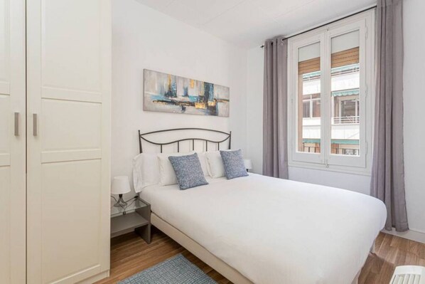 3 bedrooms, iron/ironing board, travel crib, WiFi (free)