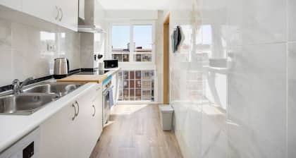 Amazing and bright 3-bedroom home, nestled in the charming town of Cornellà de Llobregat, just a short 20-minute journey from the vibrant city of Barcelona.