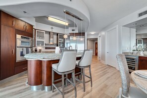 Fridge, microwave, oven, stovetop - Bella Luna 708 - Luxe 7th floor | Walk to Flora-Bama | Marina | 2 Bed 2 Bath (Orange Beach)