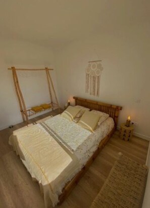 4 quartos, ferros/tábuas de passar roupa, Wi-Fi, roupa de cama