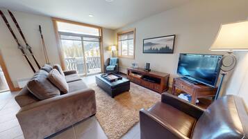 Televisión y chimenea