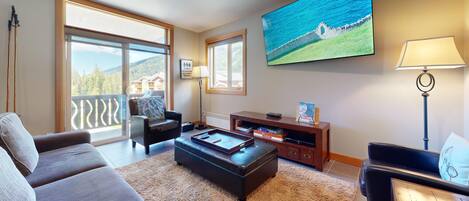 Smart TV, fireplace