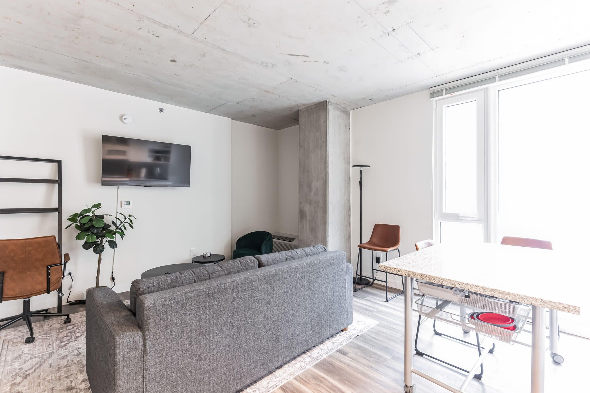 Centrally Located Dt Luxury Apt At Skyline - Cleveland, OH