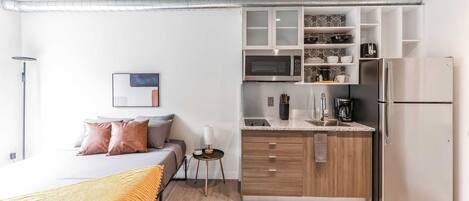 Travel cot, WiFi, bed sheets, wheelchair access