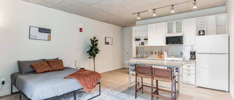 Cuna de viaje, wifi, ropa de cama y acceso para silla de ruedas