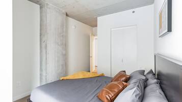 2 bedrooms, iron/ironing board, travel cot, WiFi