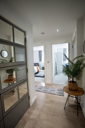 Interior - Luxury 2 bed Apartment in Town Centre - FREE WIFI! (Luton)