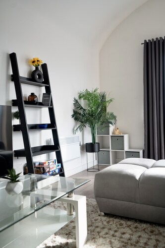 Luxury 2 bed Apartment in Town Centre - FREE WIFI!