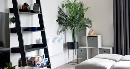 Luxury 2 bed Apartment in Town Centre - FREE WIFI!