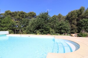 Outdoor pool - Holiday Home, nature and swimming pool in Provence ! (Mérindol)