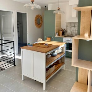 Fridge, microwave, oven, stovetop - Holiday Home, nature and swimming pool in Provence ! (Mérindol)