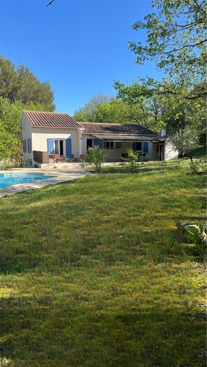 Exterior - Holiday Home, nature and swimming pool in Provence ! (Mérindol)
