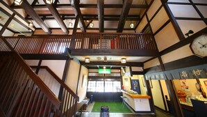 A traditional Japanese inn with tatami mat flooring, wooden beams, and a balcony with tatami mats. - Iwamurasansou (Ena)