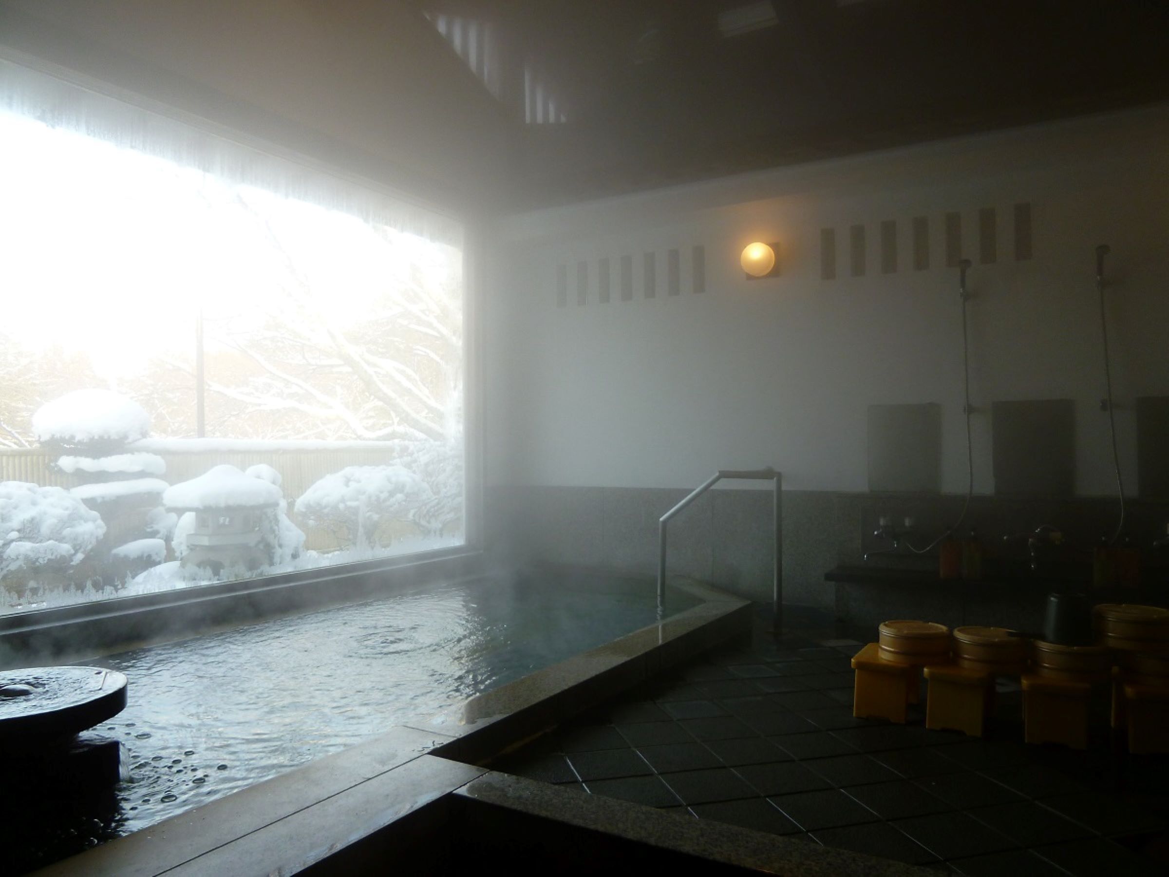 免费洗浴用品、拖鞋、毛巾、洗发水