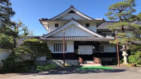 住宿正面. 岩村山庄