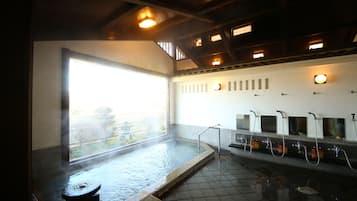 免费洗浴用品、拖鞋、毛巾、洗发水