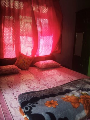 Standard Double Room | Desk, free WiFi, bed sheets - Ajay Home Stay Almora (Almora)