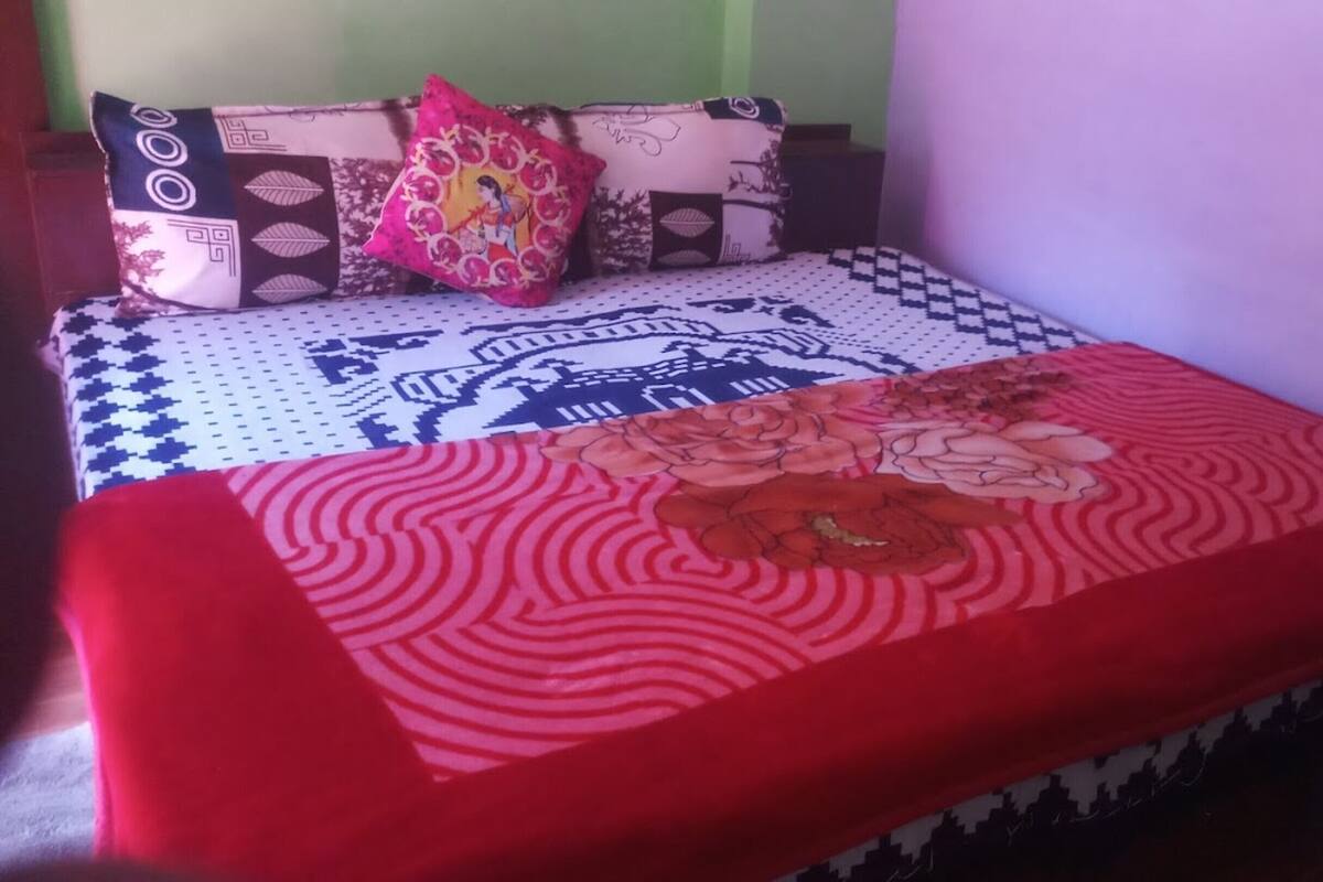 Desk, free WiFi, bed sheets