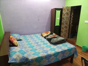Deluxe Double Room | Desk, free WiFi, bed sheets - Ajay Home Stay Almora (Almora)