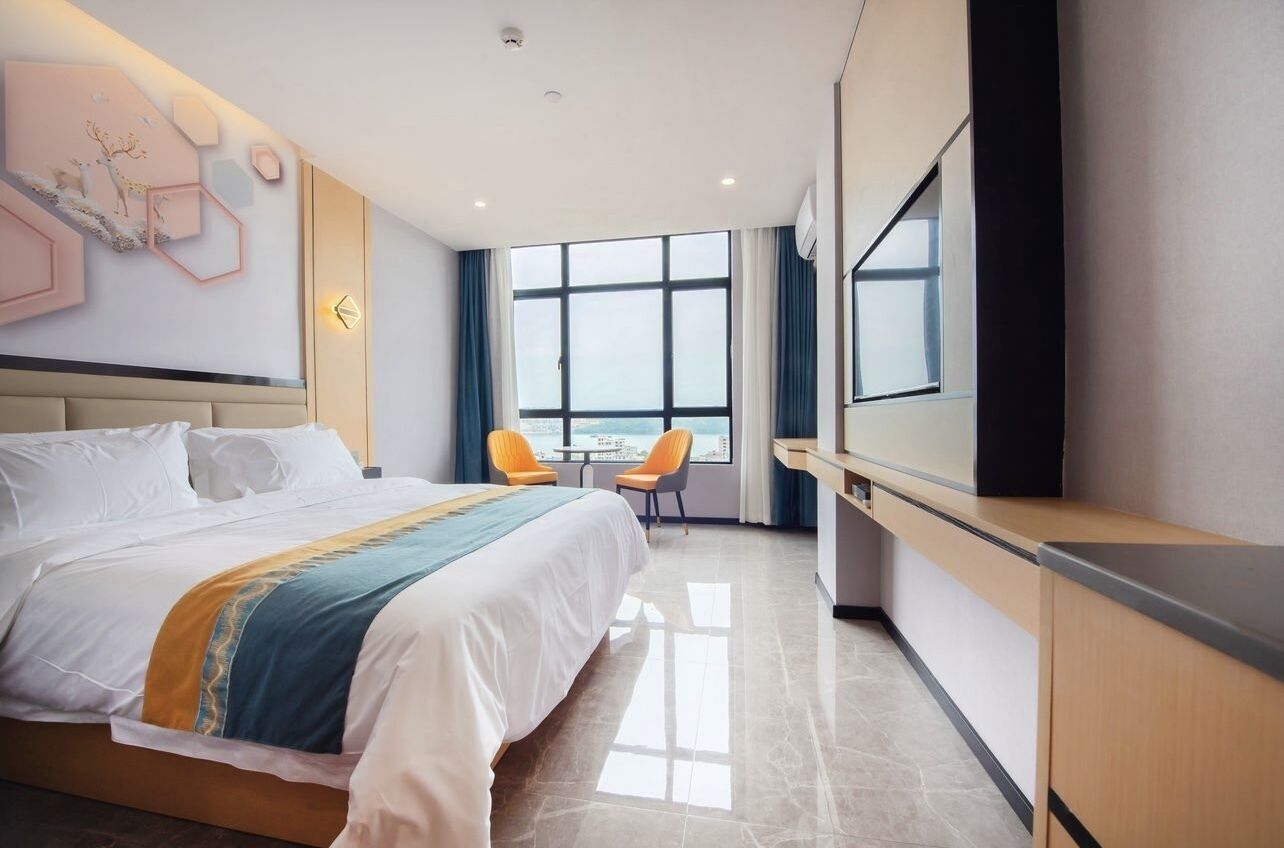 Comfort Room, 1 King Bed, River View | Blackout drapes, free WiFi