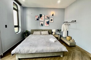 9 habitaciones, tabla de planchar con plancha, wifi y ropa de cama 