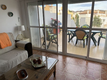 Smart-TV. Las Gemelas de Terreros 1. Casa Tranquila con Amplia Terraza, Vistas al mar
