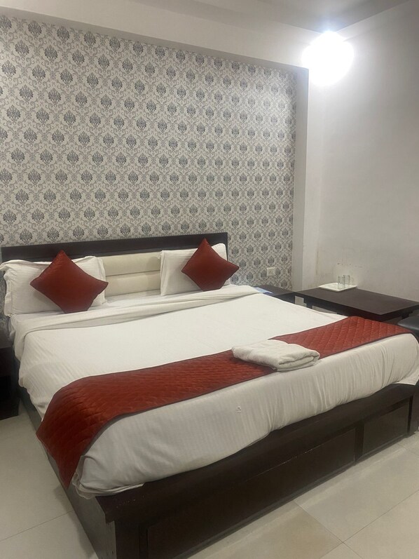 Quarto luxo, vista para a cidade | 20 quartos, individualmente decorados, individualmente mobiliados