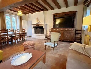 TV, fireplace, foosball, table tennis - Charming cottage with pool, pets allowed, perfect for families (Thoré-la-Rochette)