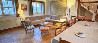 Spacious 4BR Cottage with Jacuzzi, Fireplace, and Game Facilities in Wine Village