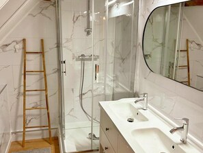 A modern bathroom with a glass-enclosed shower, a wooden ladder, and a large mirror. - Charming cottage with pool, pets allowed, perfect for families (Thoré-la-Rochette)