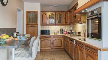 Réfrigérateur, micro-ondes, four, lave-vaisselle