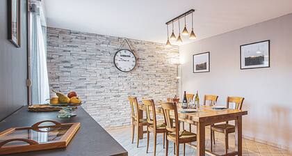 Charming Winemaker's House in Castle Heartland, Terrace and Modern Comfort