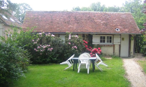 Ferienhaus mit Teich und Boot, Entspannung in Sologne