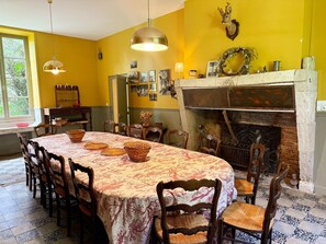 Dining - Comfortable family castle with pets allowed (Marchenoir)
