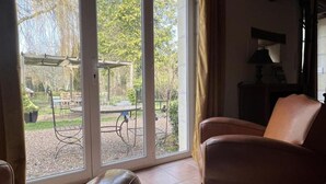 Interior - Charming Home near Loire Castles - Spacious, All-Inclusive, WiFi, Parking, Garden, Sleeps 8 (Vallières-les-Grandes)