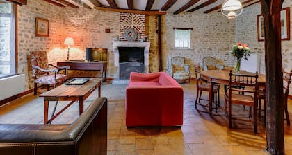 Maison restaurée avec jardin prÚs de VendÎme, 3 chambres, cheminée, BBQ, internet, animaux acceptés