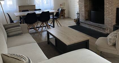 Cozy Renovated Cottage in Private Courtyard near Loire Castles