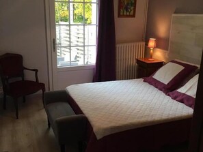 2 bedrooms, free WiFi - Charming countryside house in Pouillé with garden, pets allowed (Pouillé)