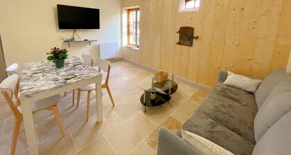 Komfortables, renoviertes Ferienhaus in der Nähe von Blois: Terrasse, Garten, Parkplatz, moderne Ausstattung