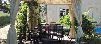 Charming Cottage: Scenic Park, Near Zoo, Ideal for Families, Wine Onsite
