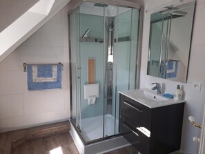 Hair dryer, towels - Family Retreat with Private Pool, Games, and Farm Animals in the Countryside (Danzé)