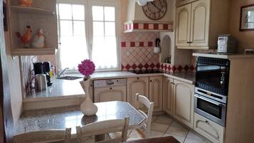 Réfrigérateur, micro-ondes, four, lave-vaisselle