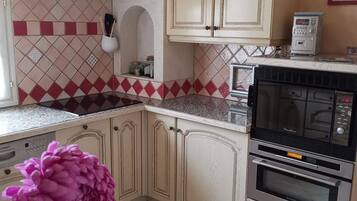 Réfrigérateur, micro-ondes, four, lave-vaisselle