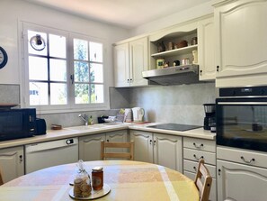 Frigorifero, microonde, forno, lavastoviglie
